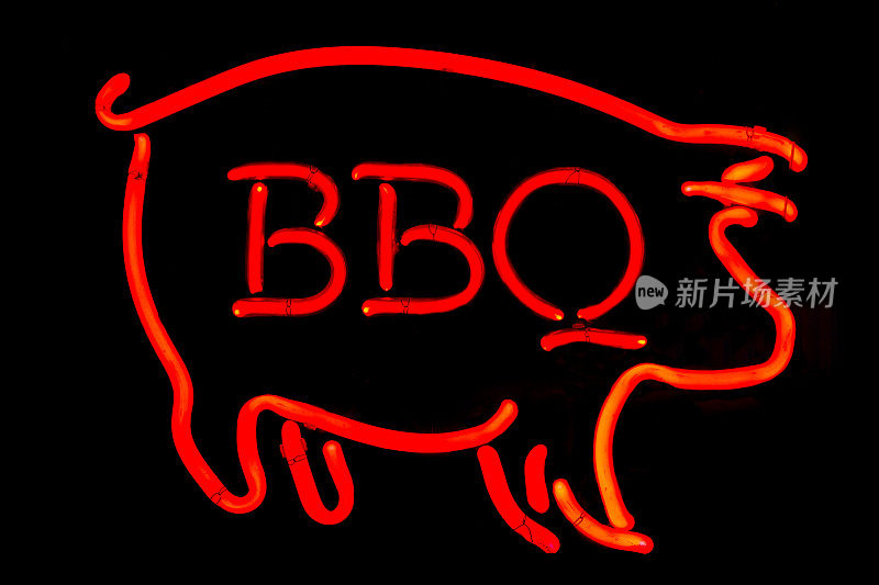 黑色背景/窗户上的“BBQ”标志